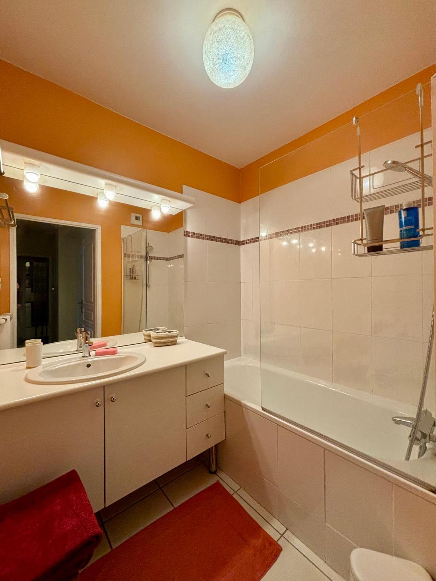 Appartement Proche Centre Parking & Terrasse Besancon Luaran gambar
